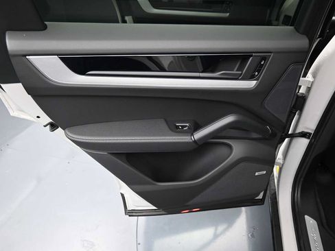 Certified 2026 Porsche Cayenne Coupe AWD/4WD image 20