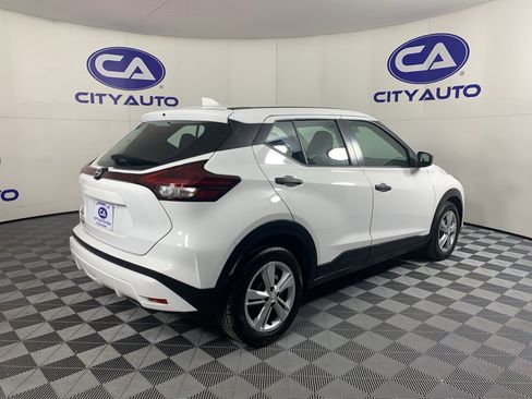 Used 2022 Nissan Kicks S image 3