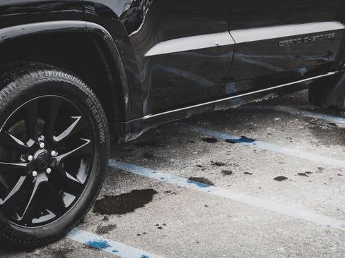 Used 2018 Jeep Grand Cherokee Altitude image 29