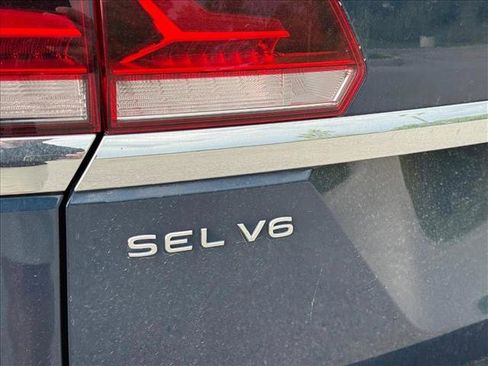 Used 2021 Volkswagen Atlas SEL R-Line FWD image 9