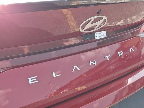 Used 2025 Hyundai Elantra Sport FWD image 30