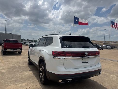 Used 2024 Volkswagen Atlas SE FWD image 17