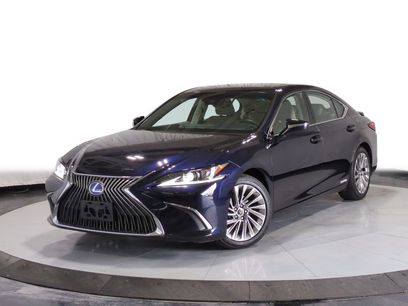 Used 2019 Lexus ES 300h w/ Luxury Package