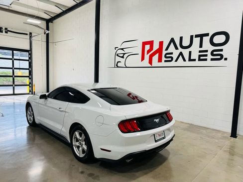 Used 2018 Ford Mustang Coupe image 2