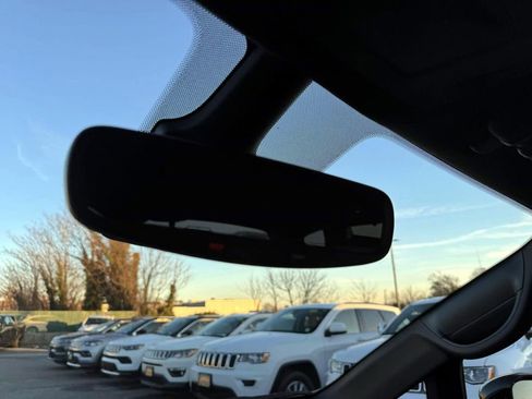 Certified 2025 Chrysler Pacifica Select image 30