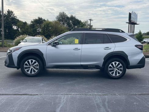 Used 2024 Subaru Outback Premium AWD/4WD image 4