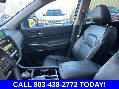 Used 2024 Nissan Pathfinder SL w/ SL Premium Package FWD image 11