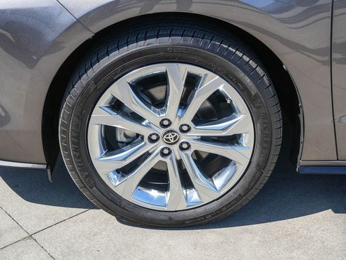 Certified 2024 Toyota Sienna Platinum FWD image 11