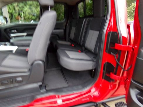 Used 2021 Nissan Titan SV w/ SV Convenience Package AWD/4WD image 12