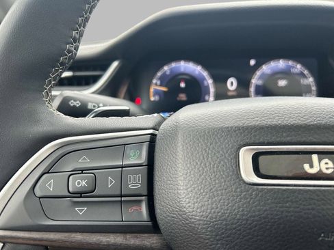 Used 2023 Jeep Grand Cherokee L Limited w/ Black Appearance Package image 26