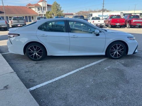 Used 2023 Toyota Camry SE image 6