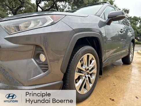 Used 2019 Toyota RAV4 XLE Premium FWD image 19