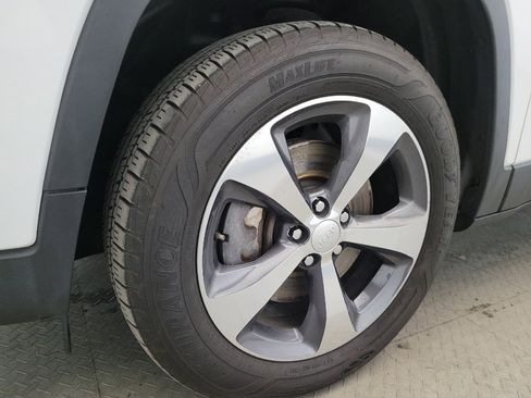 Used 2019 Jeep Cherokee Limited w/ Luxury Group image 31