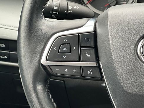 Used 2021 Toyota Highlander LE AWD/4WD image 21