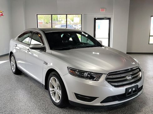 Used 2016 Ford Taurus SEL FWD image 4