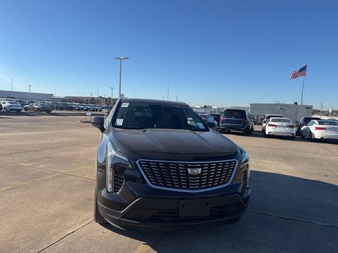 Used 2021 Cadillac XT4 Luxury w/ Cold Weather Package image 4