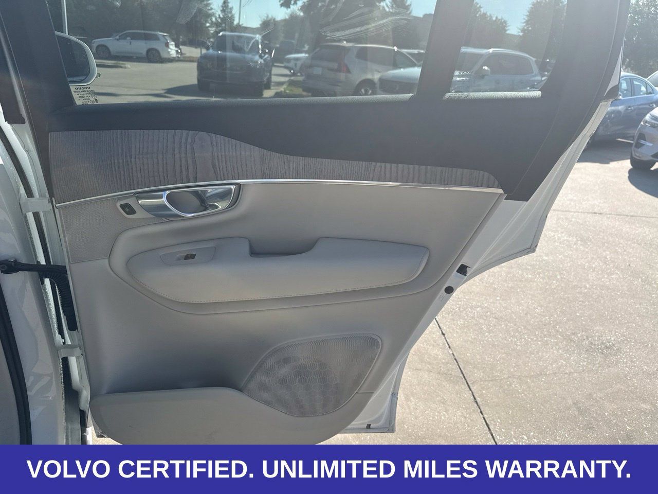 Certified 2023 Volvo XC90 B6 Plus w/ Protection Package Premier AWD/4WD image 17