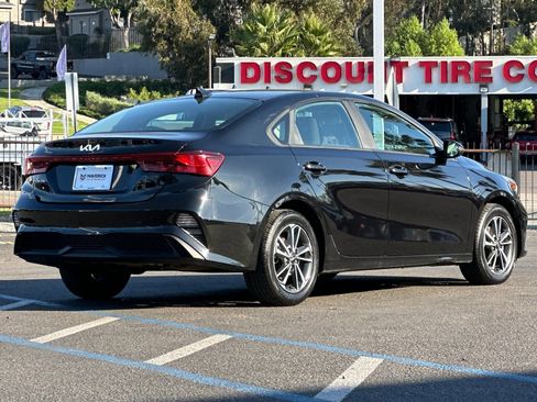 Used 2023 Kia Forte LXS w/ LXS Technology Package image 5