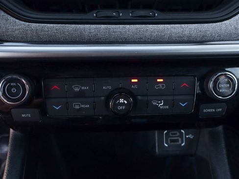 Used 2024 Jeep Compass Latitude w/ Convenience Group image 39