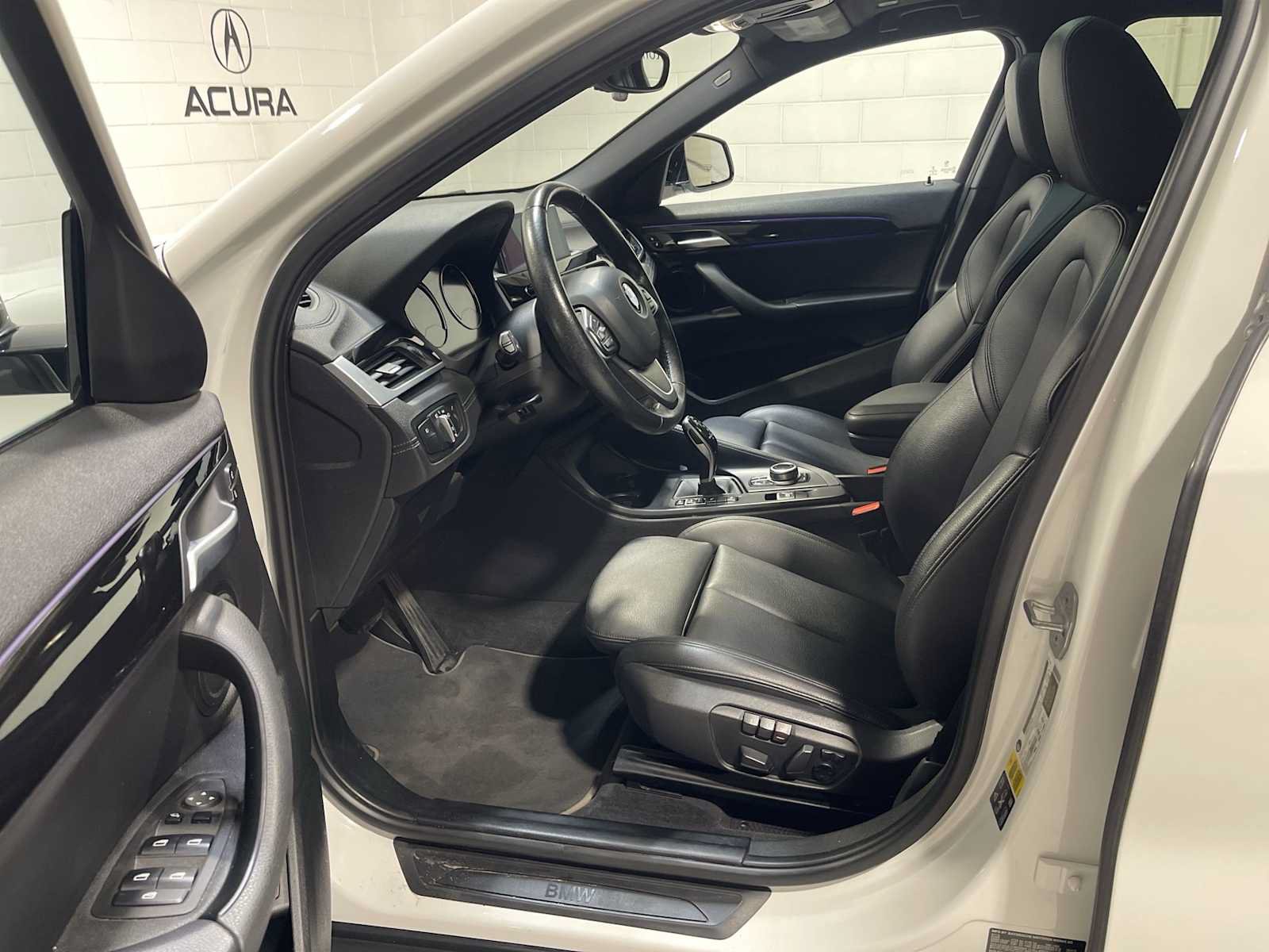 Used 2020 BMW X2 xDrive28i w/ Convenience Package AWD/4WD image 2