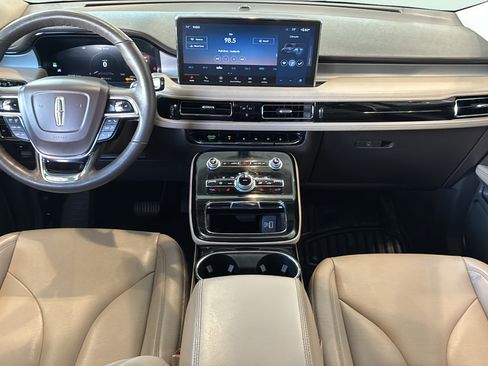Used 2022 Lincoln Nautilus FWD w/ Premium Package image 27