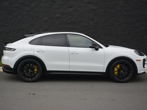 Certified 2024 Porsche Cayenne Turbo GT AWD/4WD image 8