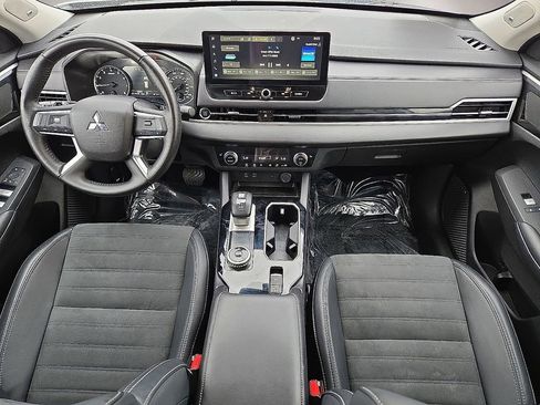 Used 2025 Mitsubishi Outlander SE FWD image 17