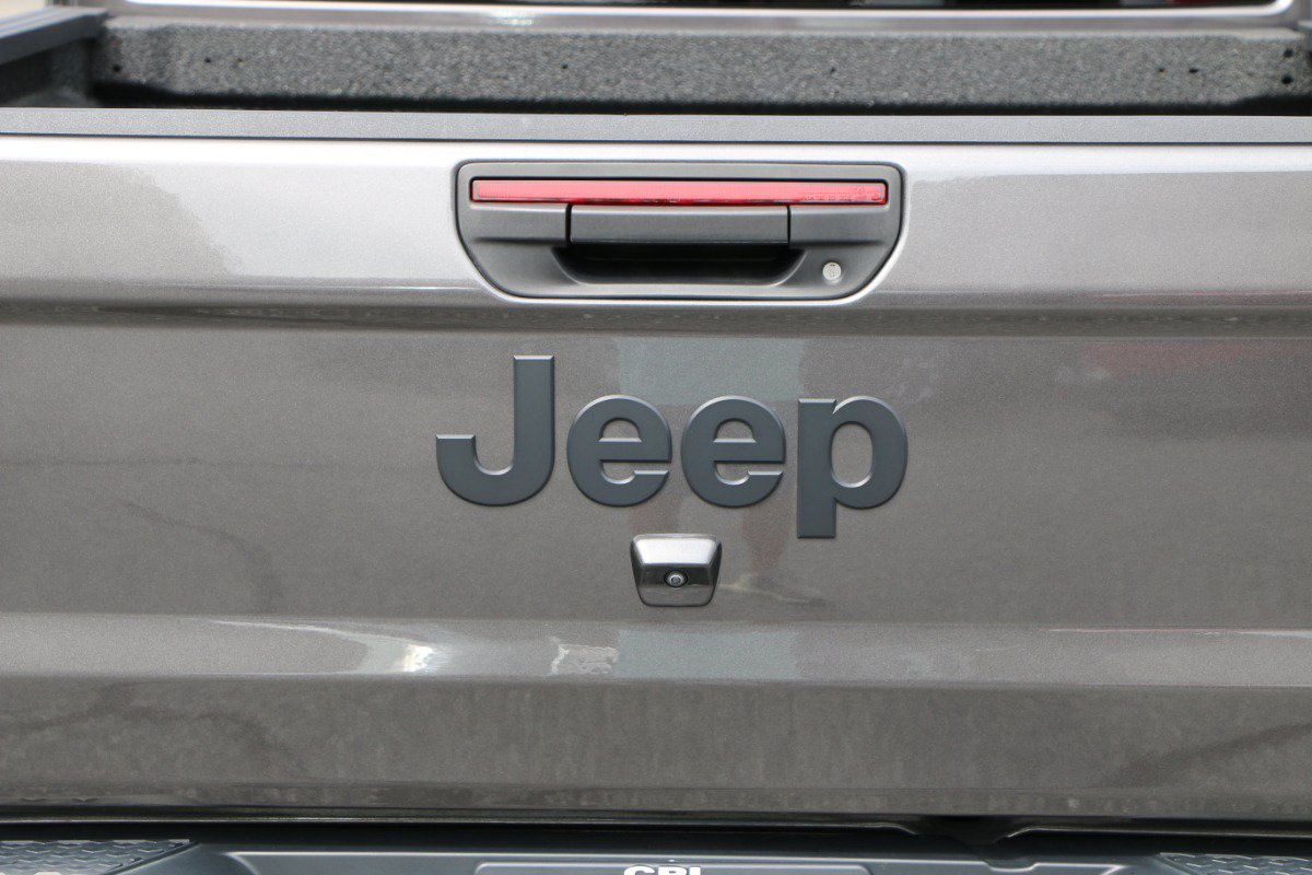 Used 2025 Jeep Gladiator Sport AWD/4WD image 5