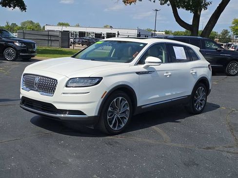 Used 2023 Lincoln Nautilus Reserve AWD/4WD image 2