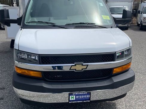 Used 2022 Chevrolet Express 3500 w/ Power Convenience Package RWD image 3