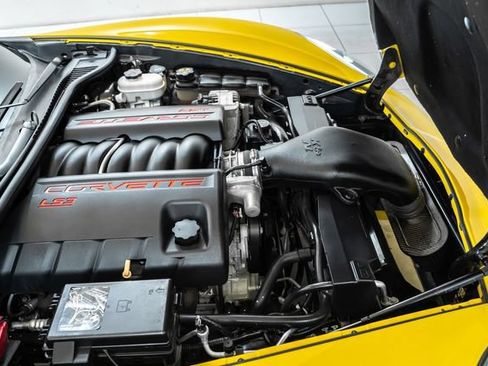 Used 2013 Chevrolet Corvette Coupe w/ 3LT Preferred Equipment Group RWD image 33