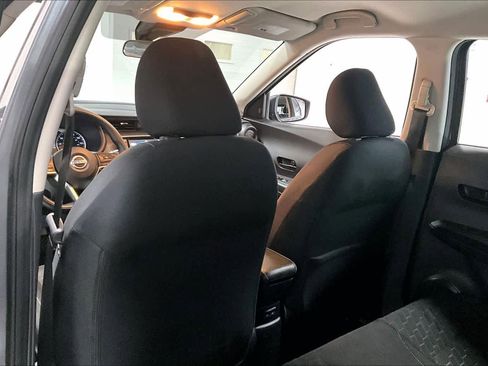 Used 2022 Nissan Kicks S image 11