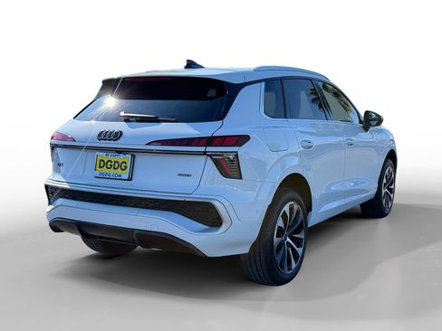 New 2026 Audi Q3 quattro 2.0T image 5