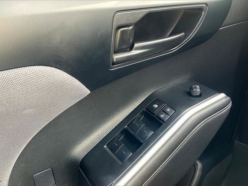 Used 2024 Toyota Highlander LE image 40