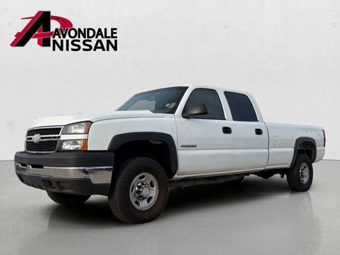 Used 2007 Chevrolet Silverado 2500 W/T w/ Skid Plate Package AWD/4WD image 2