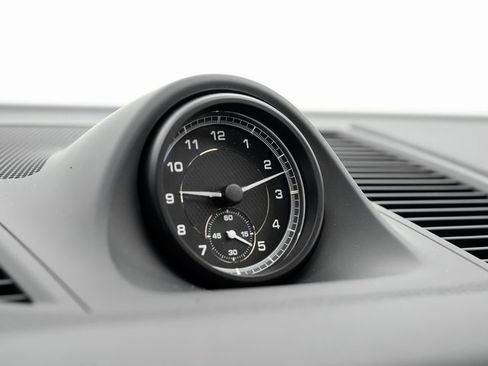 Certified 2025 Porsche Macan image 17