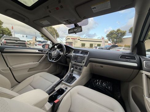 Used 2017 Volkswagen Golf SE FWD image 35