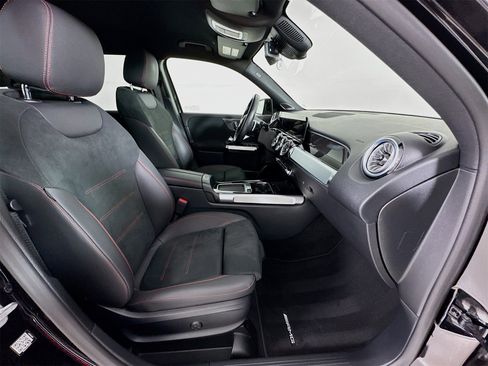 Certified 2025 Mercedes-Benz GLB 250 image 29