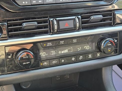 Used 2025 Nissan Pathfinder SV AWD/4WD image 32