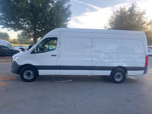 Used 2022 Mercedes-Benz Sprinter 2500 image 2