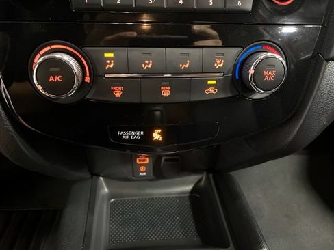 Used 2017 Nissan Rogue S w/ S Appearance Package AWD/4WD image 19