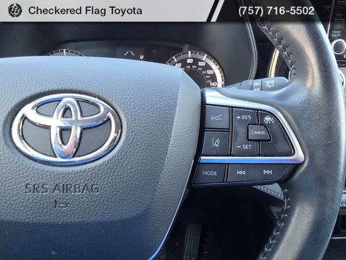 Used 2021 Toyota Highlander LE AWD/4WD image 14