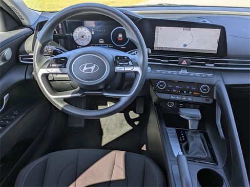Used 2024 Hyundai Elantra SEL image 27