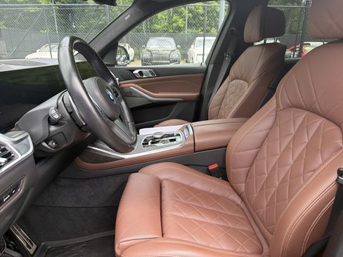 Used 2024 BMW X7 xDrive40i w/ M Sport Package AWD/4WD image 15