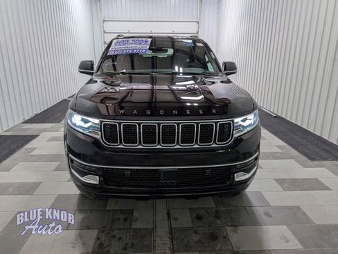Used 2025 Jeep Wagoneer 4WD image 6