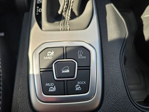 New 2026 Nissan Frontier SV image 24