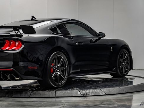 Used 2021 Ford Mustang Shelby GT500 w/ Carbon Fiber Track Pack RWD image 23