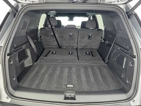 Used 2026 Chevrolet Traverse LT FWD image 16