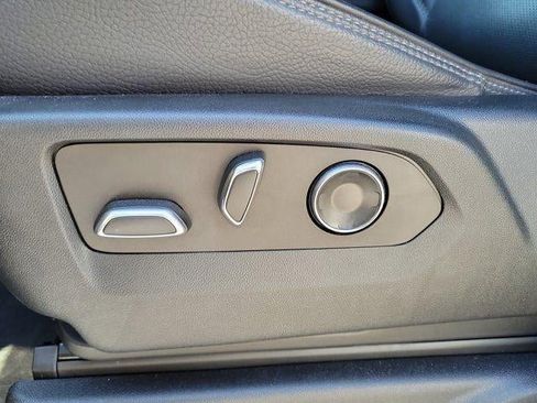 Used 2023 GMC Yukon XL Denali image 10