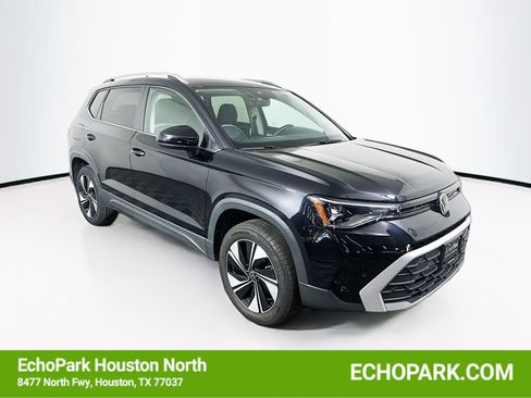 Used 2025 Volkswagen Taos SE image 1